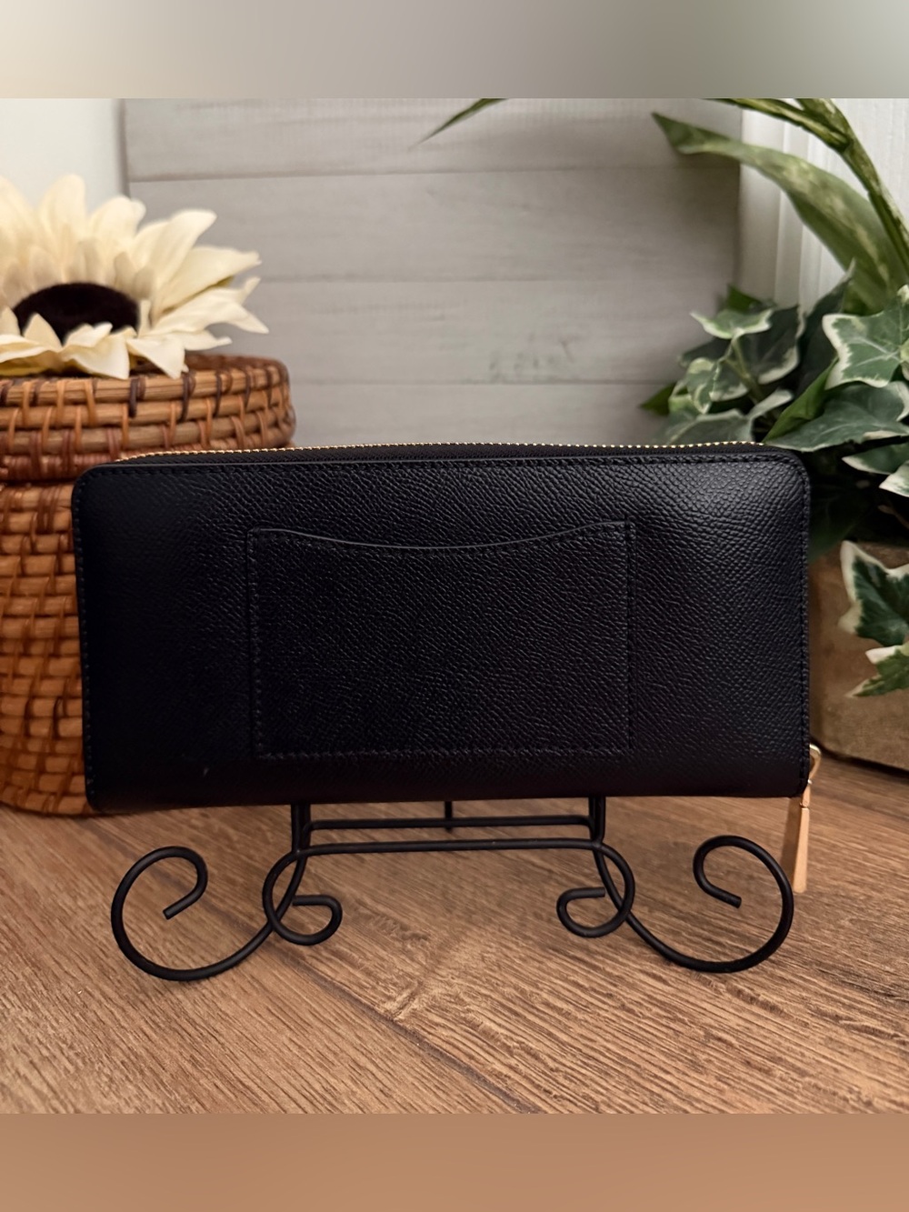 Michael Kors Black & Gold Saffiano Leather Continental Wallet - NWOT - Picture 2 of 10